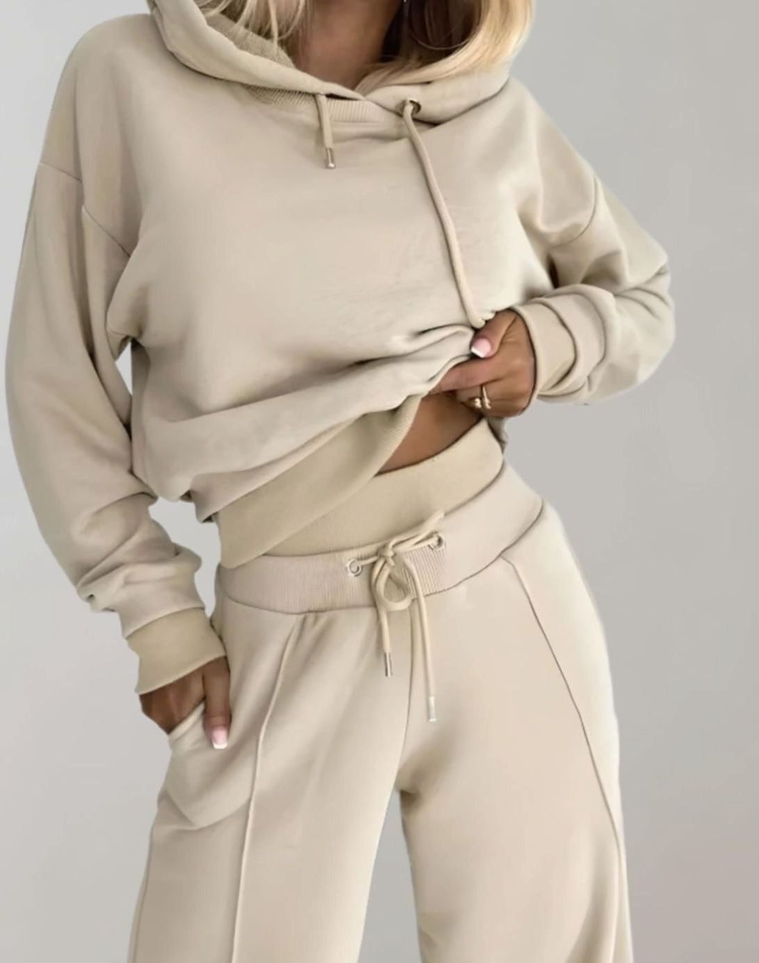 Nova | Women’s Contrast-Trim Cropped Hoodie & Wide-Leg Sweatsuit Set