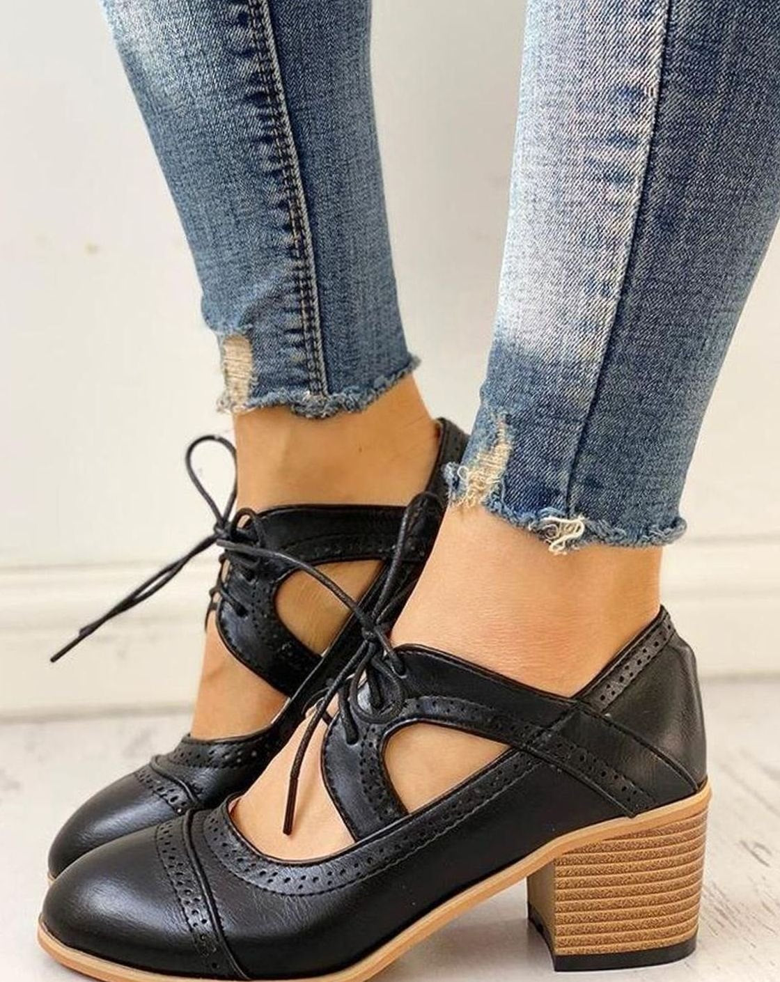 Genevieve | Women’s Cutout Brogue Lace-Up Block Heel Pumps