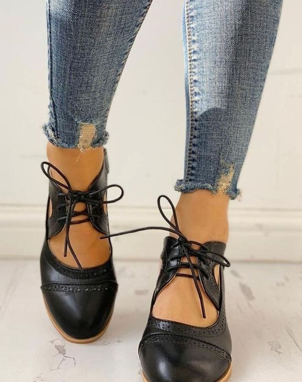 Genevieve | Women’s Cutout Brogue Lace-Up Block Heel Pumps